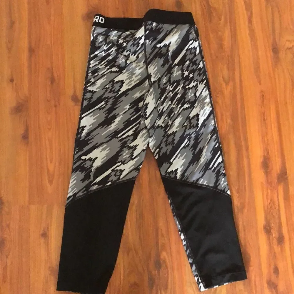 Nike Pro Black and gray camouflage Capri leggings exercise fitness pants size M